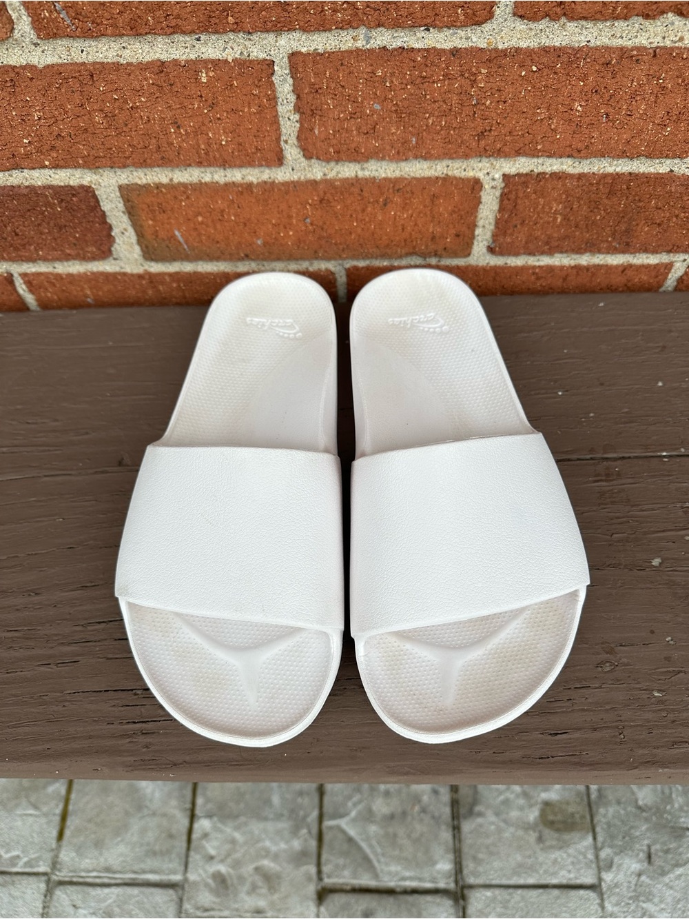 Archie’s White Comfortable Women’s Pool Slides VGC
